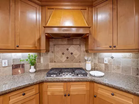 Kitchen - 5211 E Shepherd Ave, Clovis, CA 93619 photo 4 of 5