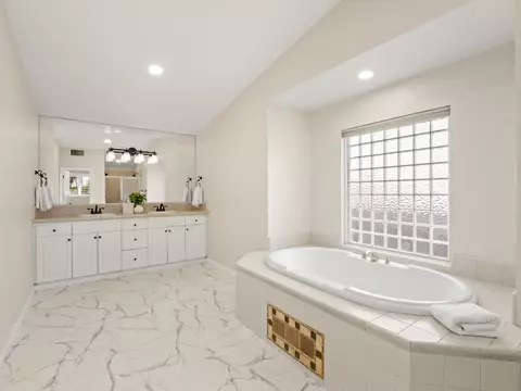 Bath - 5211 E Shepherd Ave, Clovis, CA 93619 photo 2 of 11