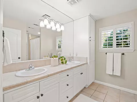 Bath - 5211 E Shepherd Ave, Clovis, CA 93619 photo 5 of 11