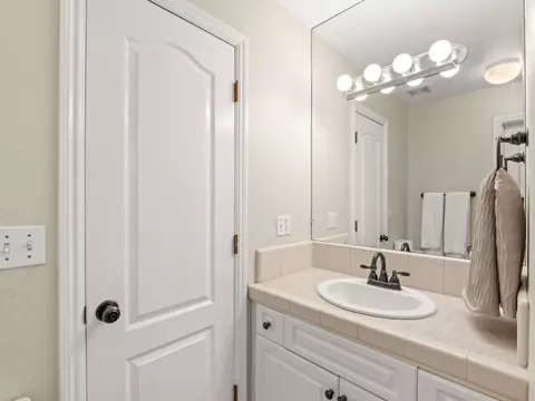 Bath - 5211 E Shepherd Ave, Clovis, CA 93619 photo 8 of 11