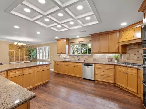 Kitchen - 5211 E Shepherd Ave, Clovis, CA 93619 photo 3 of 5