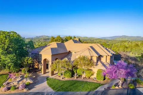 Exterior - 16115 Deer Path Ln, Clovis, CA 93619 photo 2 of 18