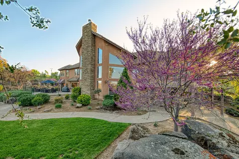 Exterior - 16115 Deer Path Ln, Clovis, CA 93619 photo 15 of 18