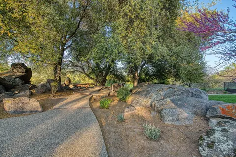 Exterior - 16115 Deer Path Ln, Clovis, CA 93619 photo 10 of 18