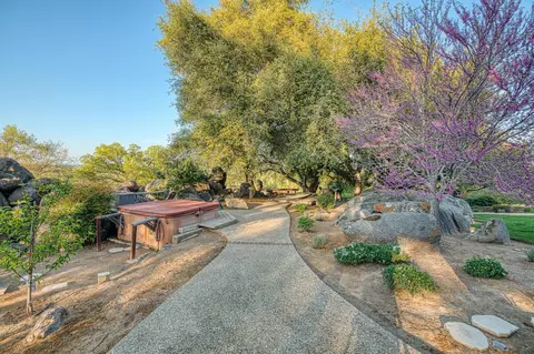 Exterior - 16115 Deer Path Ln, Clovis, CA 93619 photo 8 of 18