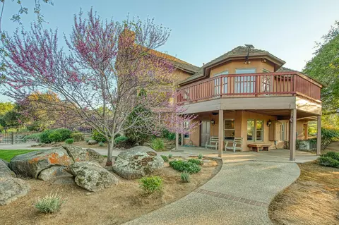 Exterior - 16115 Deer Path Ln, Clovis, CA 93619 photo 9 of 18