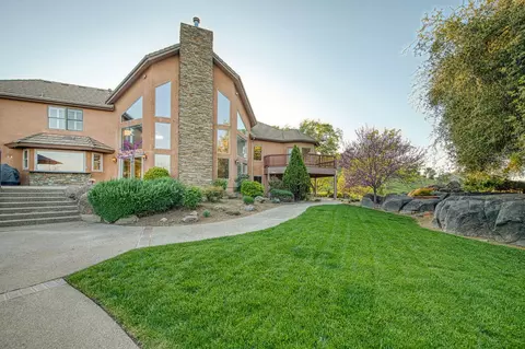 Exterior - 16115 Deer Path Ln, Clovis, CA 93619 photo 16 of 18