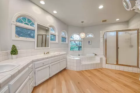 Bath - 16115 Deer Path Ln, Clovis, CA 93619 photo 2 of 2