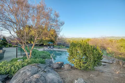 Exterior - 16115 Deer Path Ln, Clovis, CA 93619 photo 7 of 18