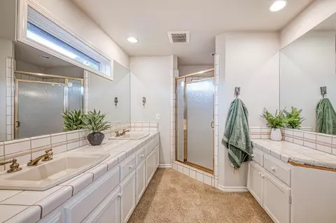 Bath - 16115 Deer Path Ln, Clovis, CA 93619 photo 1 of 2
