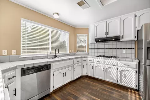 Kitchen - 2034 Wrenwood Ave, Clovis, CA 93611 photo 3 of 6