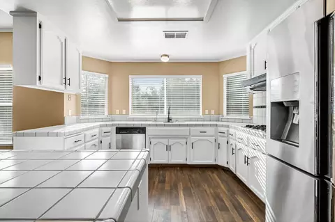 Kitchen - 2034 Wrenwood Ave, Clovis, CA 93611 photo 2 of 6