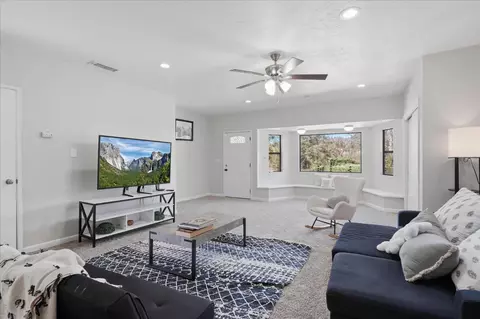 Living - 45430 Lauri Ln, Oakhurst, CA 93644 photo 7 of 7