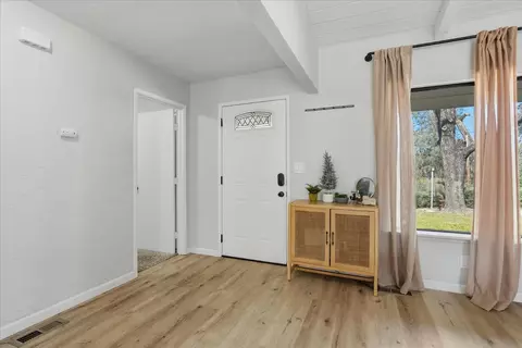 Entry Way - 45430 Lauri Ln, Oakhurst, CA 93644 photo 2 of 3