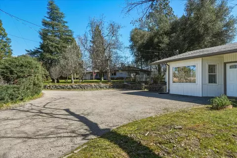 Exterior - 45430 Lauri Ln, Oakhurst, CA 93644 photo 3 of 13