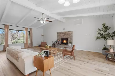 Living - 45430 Lauri Ln, Oakhurst, CA 93644 photo 3 of 7