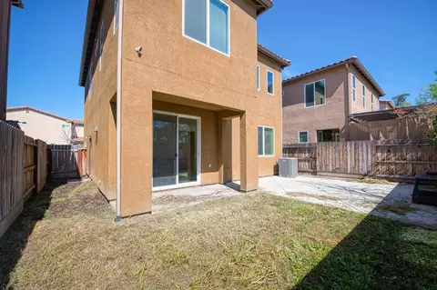 Exterior - 1286 Piazza Ln, Clovis, CA 93612 photo 4 of 6