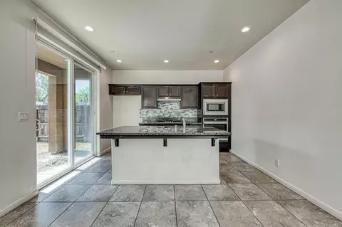 Kitchen - 1286 Piazza Ln, Clovis, CA 93612 photo 2 of 4