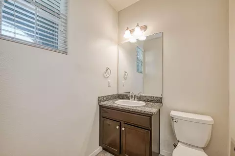 Bath - 1286 Piazza Ln, Clovis, CA 93612 photo 1 of 2