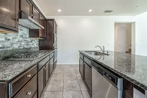 Kitchen - 1286 Piazza Ln, Clovis, CA 93612 photo 4 of 4