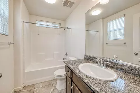 Bath - 1286 Piazza Ln, Clovis, CA 93612 photo 2 of 2