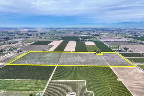 10847 E Belmont Ave, Sanger, CA 93657