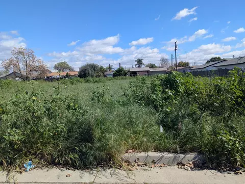 914 L St, Sanger, CA 93657 photo 2
