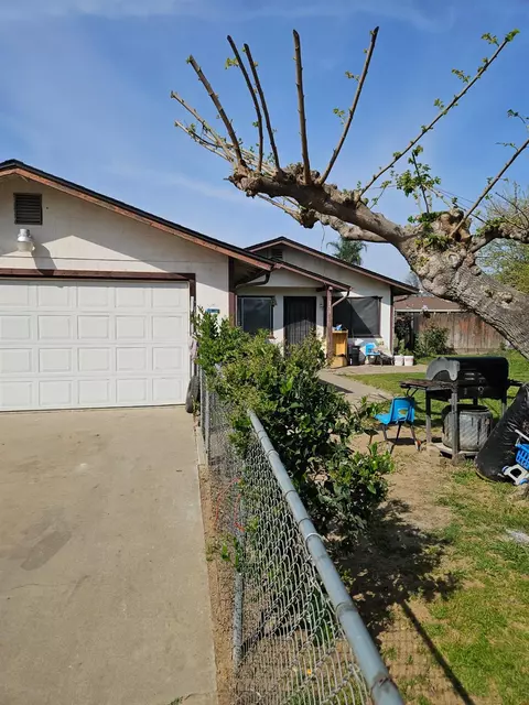 259 Evening Glow Cir, Reedley, CA 93654
