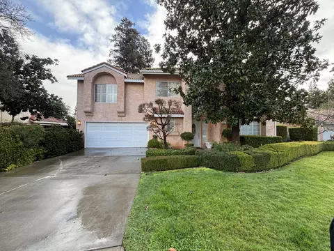 9066 N Red Lion Dr, Fresno, CA 93720