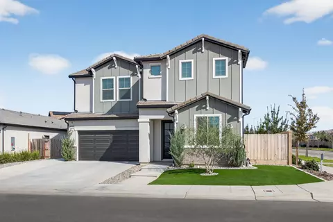 Exterior - 2997 Trenton Ave, Clovis, CA 93619 photo 2 of 10