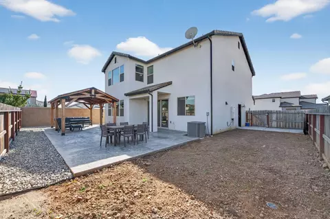 Exterior - 2997 Trenton Ave, Clovis, CA 93619 photo 7 of 10