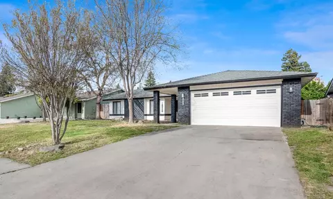 1828 E Hillcrest Dr, Visalia, CA 93292