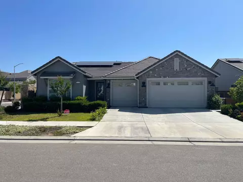 2031 N Osmun Ave, Clovis, CA 93619