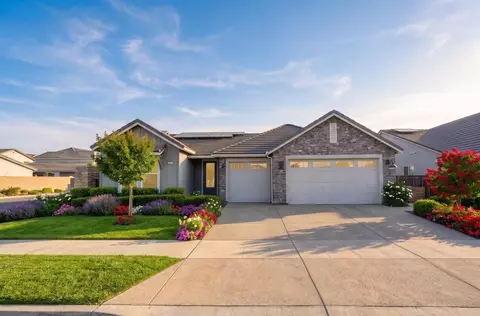 2031 N Osmun Ave, Clovis, CA 93619