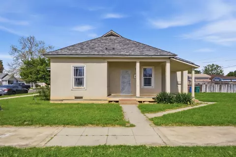1920 9th St, Sanger, CA 93657