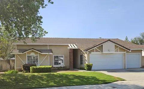 860 Mcarthur Ave, Clovis, CA 93611