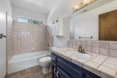 Bath - 3074 Burgan Ave, Clovis, CA 93611 photo 2 of 3