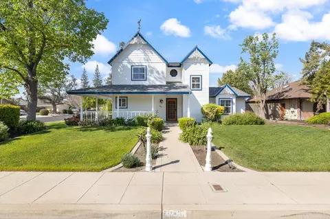 3074 Burgan Ave, Clovis, CA 93611