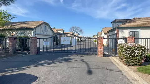 595 Quill Ln, Clovis, CA 93612