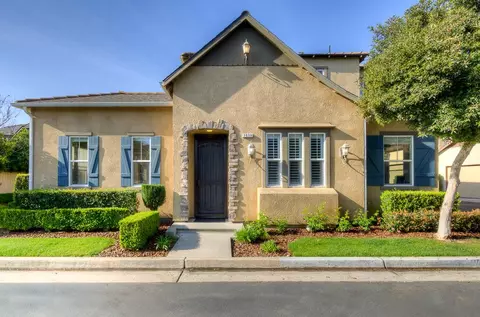 3838 Moody Ln, Clovis, CA 93619