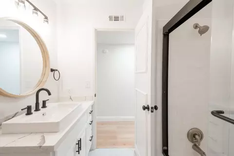 Bath - 2612 Renn Ave, Clovis, CA 93611 photo 2 of 4