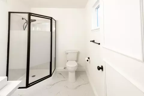 Bath - 2612 Renn Ave, Clovis, CA 93611 photo 3 of 4