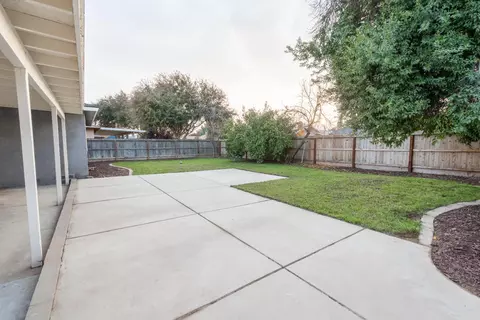 Exterior - 2612 Renn Ave, Clovis, CA 93611 photo 5 of 5