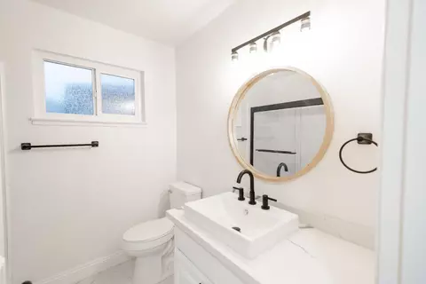 Bath - 2612 Renn Ave, Clovis, CA 93611 photo 1 of 4
