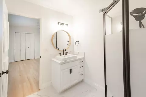 Bath - 2612 Renn Ave, Clovis, CA 93611 photo 4 of 4
