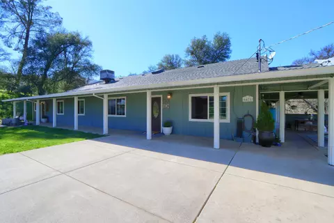 4421 Scrubby Oak Dr, Mariposa, CA 95338