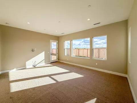 Living - 951 Beaver Pond Loop, Madera, CA 93636 photo 8 of 11