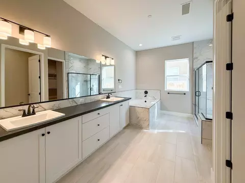 Bath - 951 Beaver Pond Loop, Madera, CA 93636 photo 1 of 8