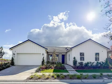 951 Beaver Pond Loop, Madera, CA 93636
