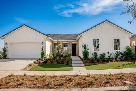 Exterior - 951 Beaver Pond Loop, Madera, CA 93636 photo 2 of 8